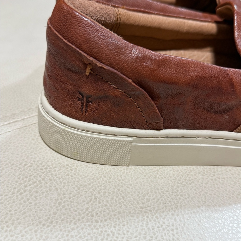 Frye - Picture 3 of 5